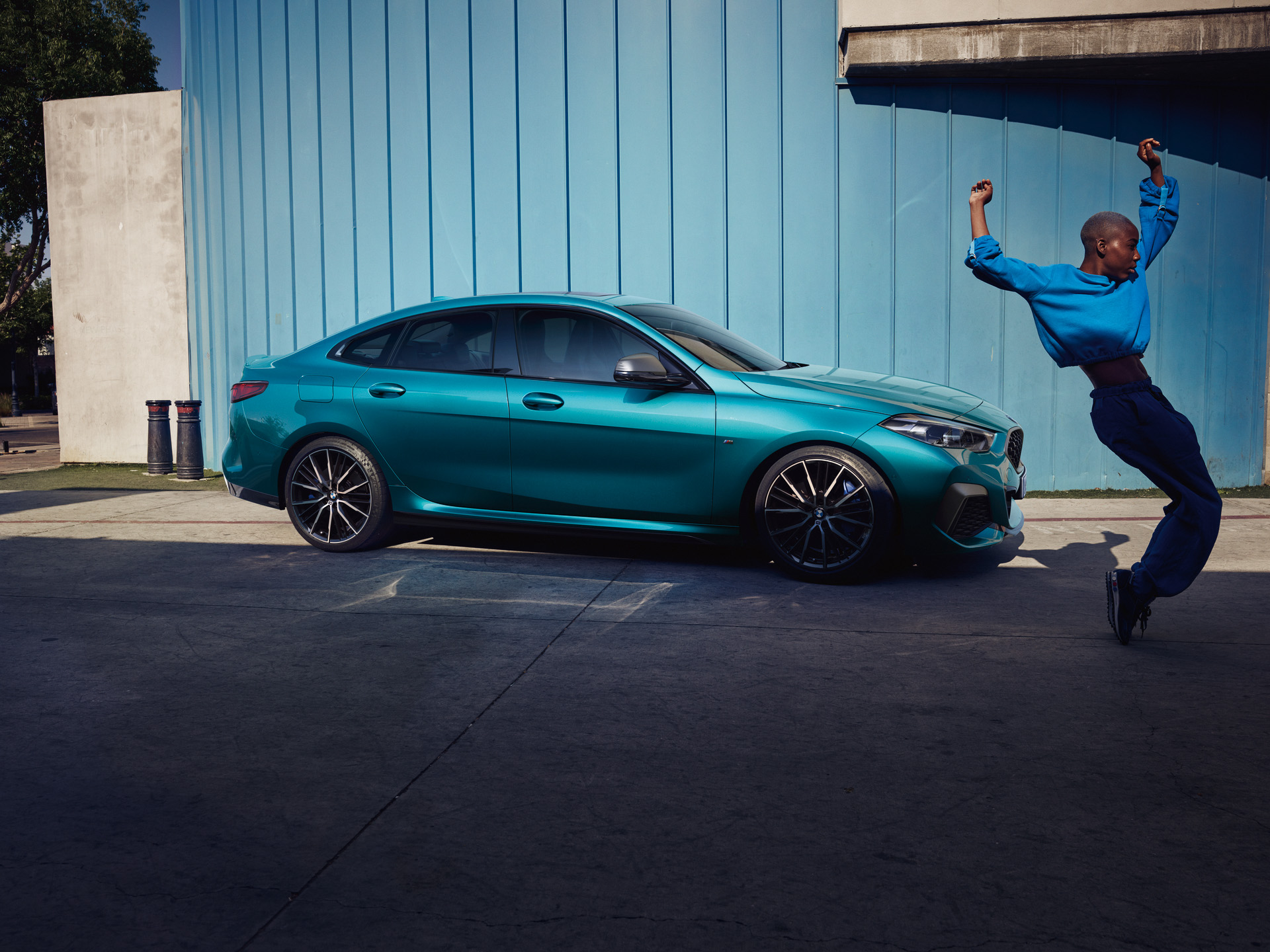 BMW 2er Gran Coupé Blau Streetview