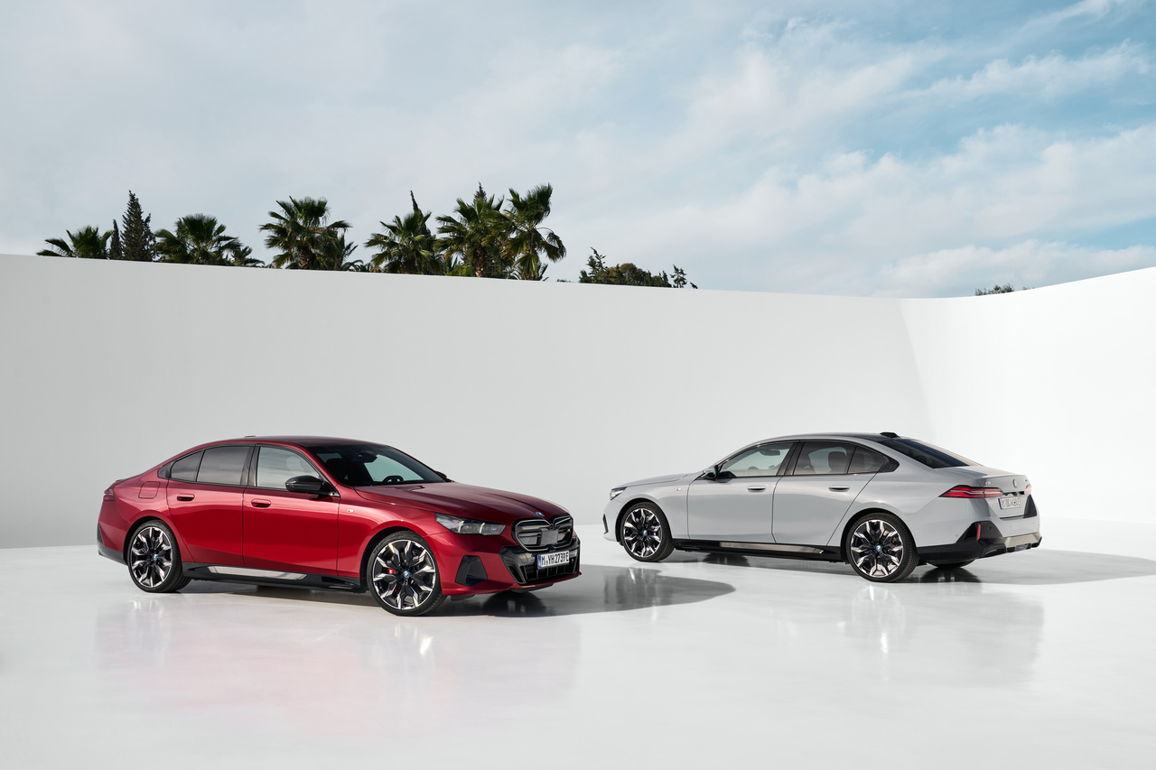 BMW i5 rot und weiß Range